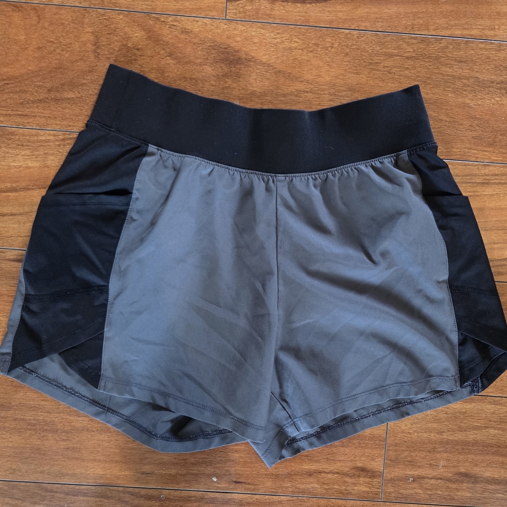 Women's Gray and Black Athletic Tek Gear/DryTek Shorts - Size SMALL WITH POCKETS